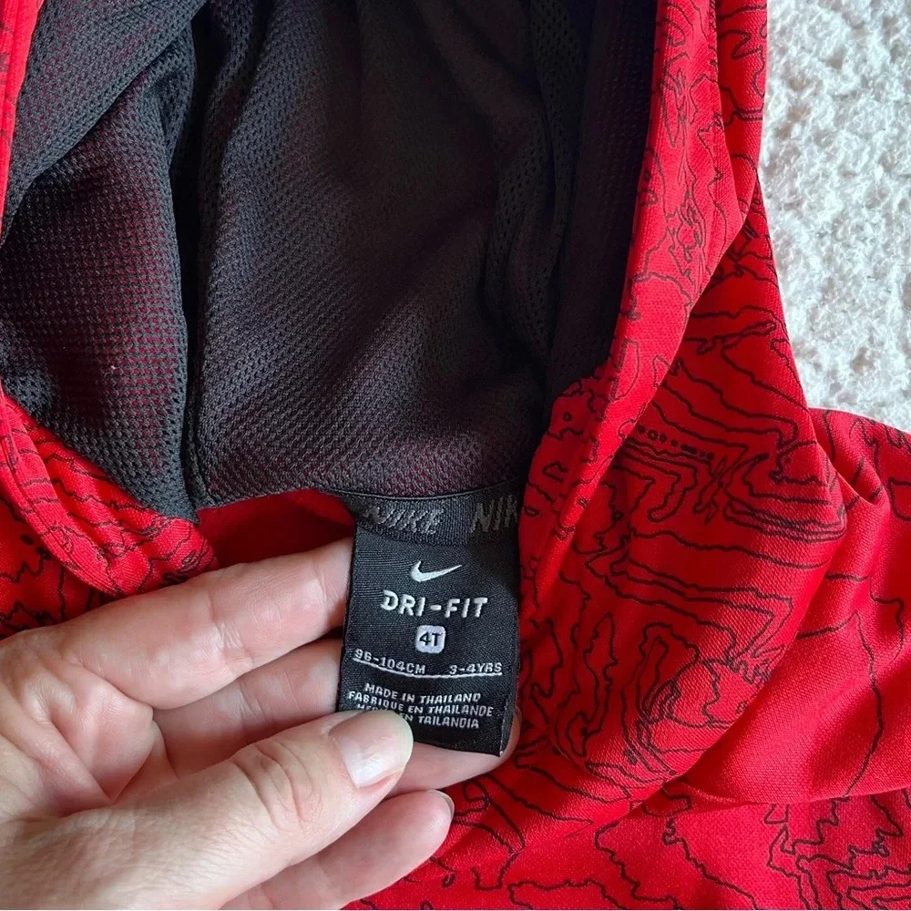 Nike dri fit hooded sweatshirt, black/red. Size 4T